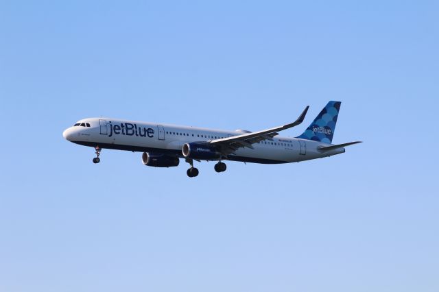 Airbus A321 (N905JB)