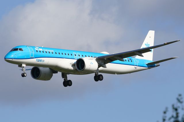 EMBRAER ERJ-190-400 (PH-NXM)