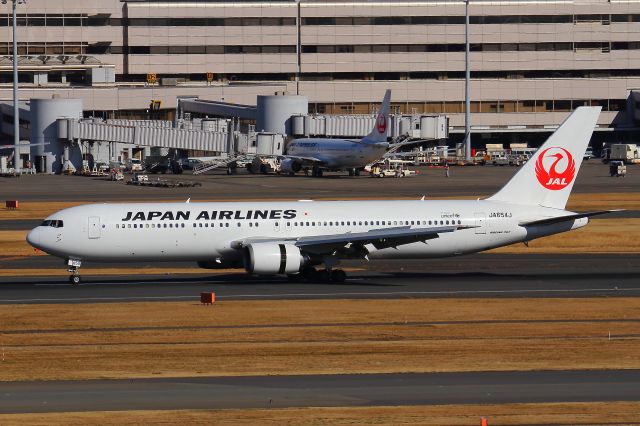 BOEING 767-300 (JA654J)