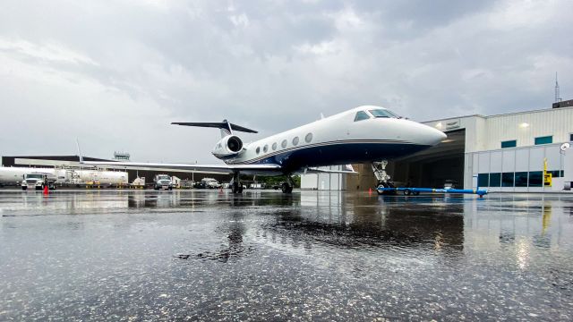 Gulfstream Aerospace Gulfstream IV (N776MA) - Wet day