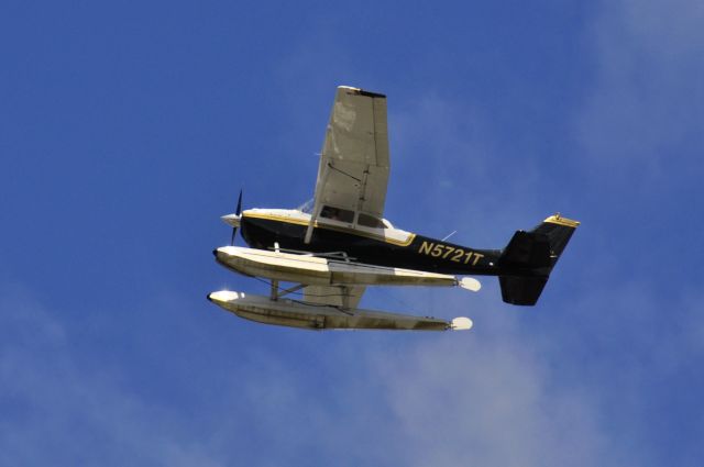 Cessna Skyhawk (N5721T) - Seattle Seaplanes Cessna 172E N5721T flying over Seattle