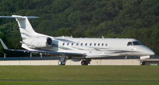 Embraer ERJ-135 (N678RC) - takeoff roll