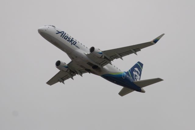 Embraer 175 (N407SY)