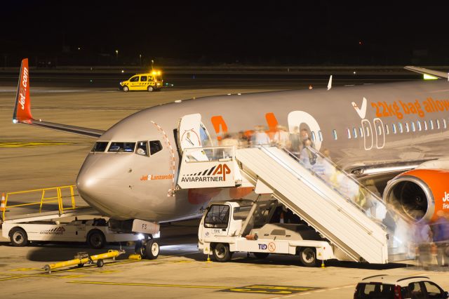 Boeing 737-800 (G-GDFS)