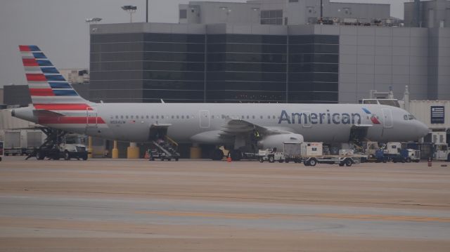 Airbus A321 (N584UW)
