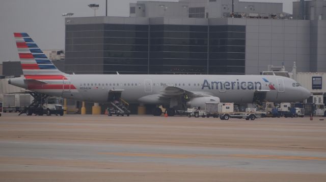 Airbus A321 (N584UW)