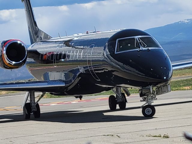 Embraer ERJ-135 (N1023C)