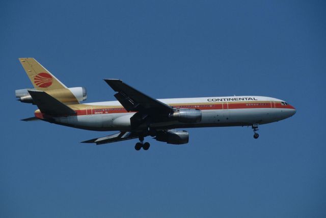 McDonnell Douglas DC-10 (N68042) - Final Approach to Narita Intl Airport Rwy34 on 1993/05/16