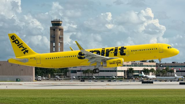 Airbus A321 (N657NK) - First arrival on a regular FLL schedule (DTW), 20 Aug 15.