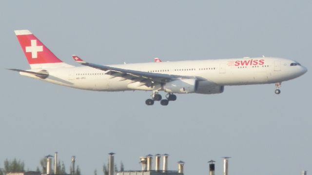 Airbus A330-300 (HB-JHG)