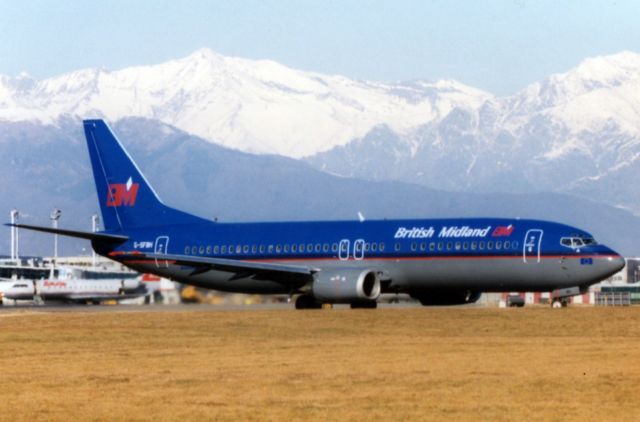 BOEING 737-400 (G-SFBH)