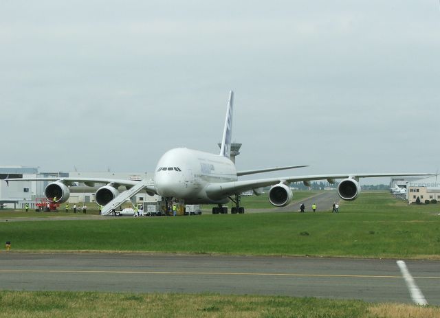 Airbus A380-800 —