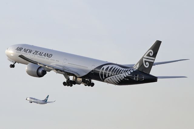 BOEING 777-300ER (ZK-OKS) - Takes off from a Southern Runway, while a WetJets Boeing 737 takes off from a Northern Runway.