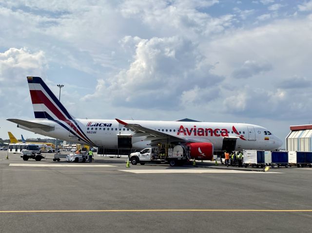 Airbus A320 (N821AV) - LACSA 