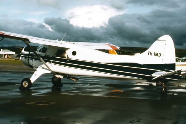 Piper Saratoga/Lance (VH-IMD) - DE HAVILLAND CANADA DHC-2 BEAVER MK1 - REG : VH-IMD (CN 1423) - PARAFIELD AIRPORT ADELAIDE SA. AUSTRALIA - YPPF 18/10/1987