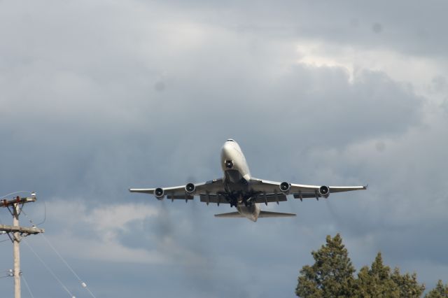 Boeing 747-400 (N666US) - N666US taking off from Detroit Metro enroute to Seoul/Incheon. Taken November 25,2017.