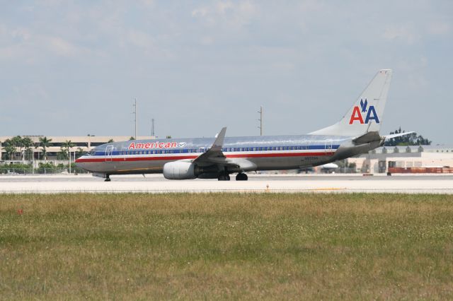 Boeing 737-800 (N972AN)