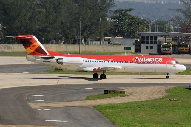 Fokker 100 (PR-OAU)