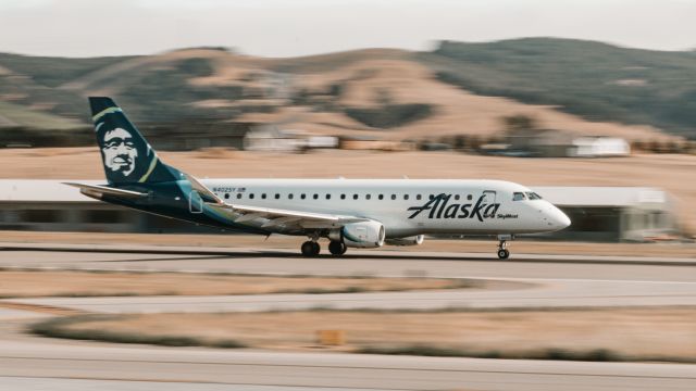 Embraer 175 (N402SY) - Photo of Alaska Airlines (SkyWest) E175 taking off 29, taken by @planesthetics (instagram).