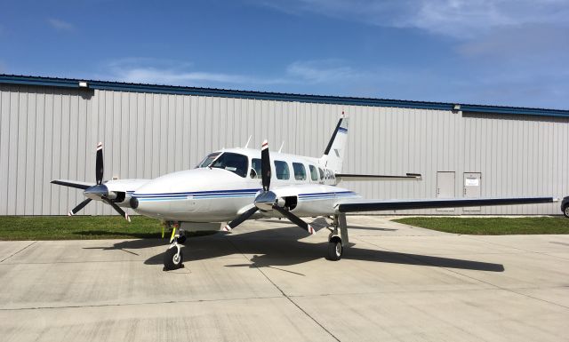 Piper Navajo (C-GNJL)