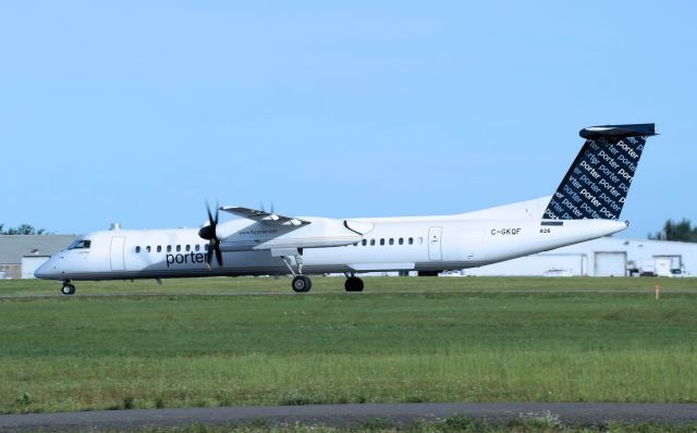 de Havilland Dash 8-400 (C-GKQF) - Leaving rwy 25 for Toronto (CYYZ) on 24-Aug-13.