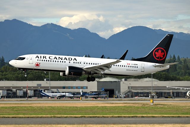Boeing 737 MAX 8 (C-GEMV)