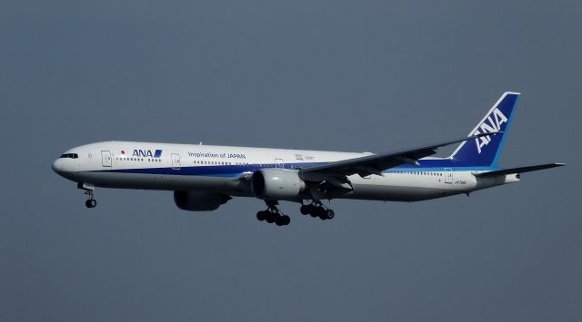 BOEING 777-300 (JA734A) - Final approach to NRT Rwy34R. 2016/02/05