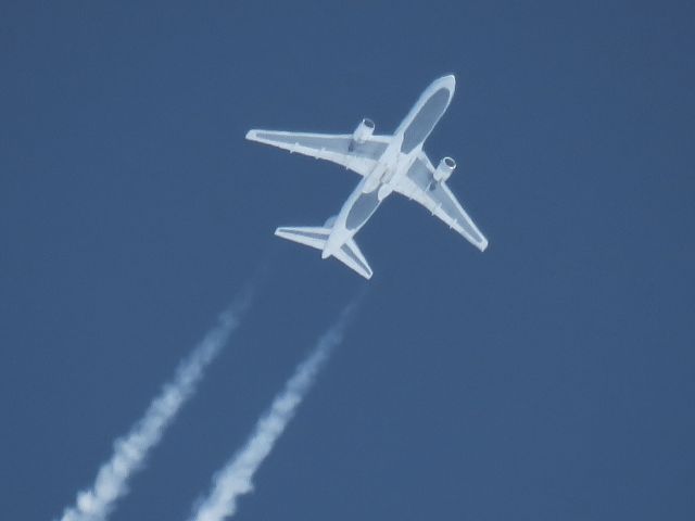 BOEING 767-200 (N714AX)