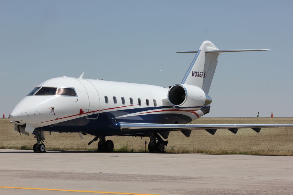 Canadair Challenger (N335FX)