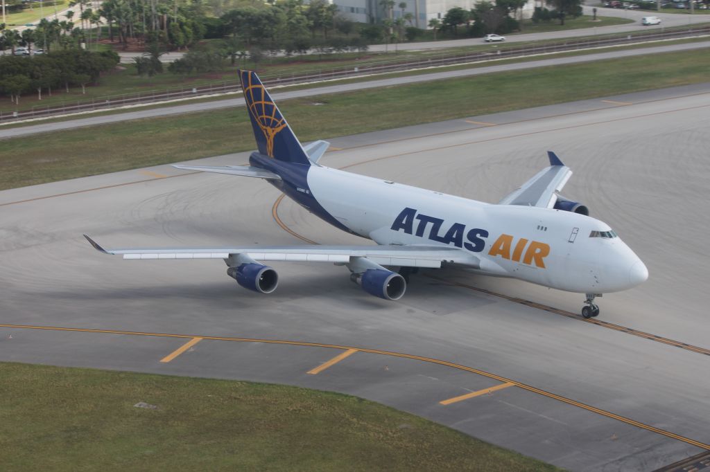 Boeing 747-400 (N498MC) - 121013 Atlas Air at the hold pad for Rwy 9.