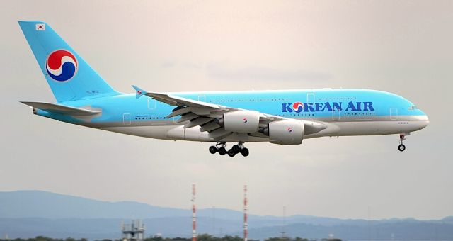 Airbus A380-800 (KLM7615) - Landing on Runway 25L