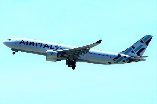 Airbus A330-200 (EI-GGN)
