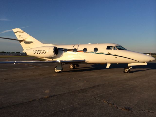 Dassault Falcon 10 (N35CD)