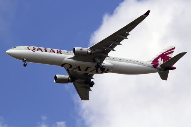 Airbus A330-300 (A7-AEE)