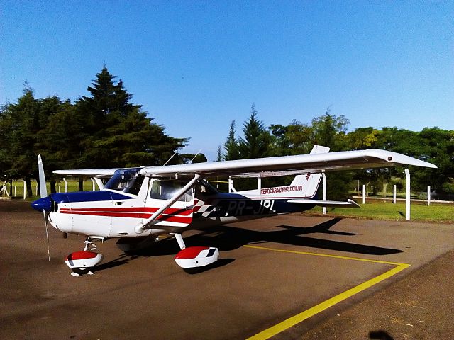 Cessna 152 (PR-JPL) - CESSNA AIRCRAFT A152 AEROBAT (ESCOLA DE AVIAÇÃO DO AEROCLUBE DE CARAZINHO; RIO GRANDE DO SUL; BRASIL)