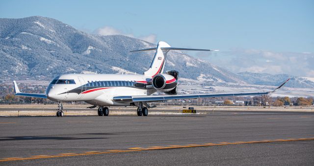 BOMBARDIER BD-700 Global 7500 (N62LV) - Beautiful Global 7500 taxi at KBZN