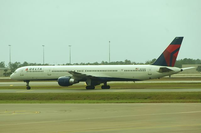 BOEING 757-300 (N595NW)