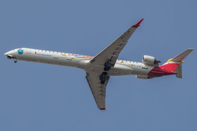 Canadair Regional Jet CRJ-100 (EC-LJS)