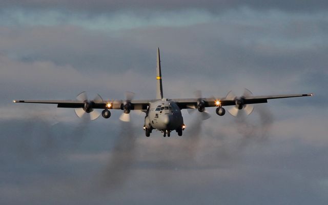 Lockheed C-130 Hercules (92-1531) - smokeywyoming ang c-130h 92-1531 on approach to rwy24 at shannon 24/7/15