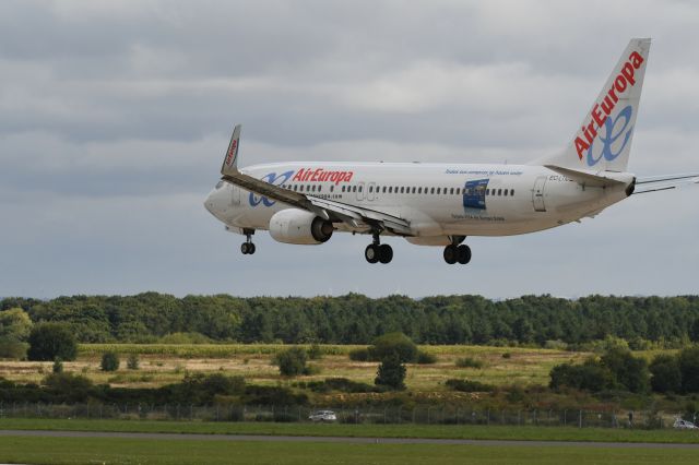 Boeing 737-800 (EC-LTM)