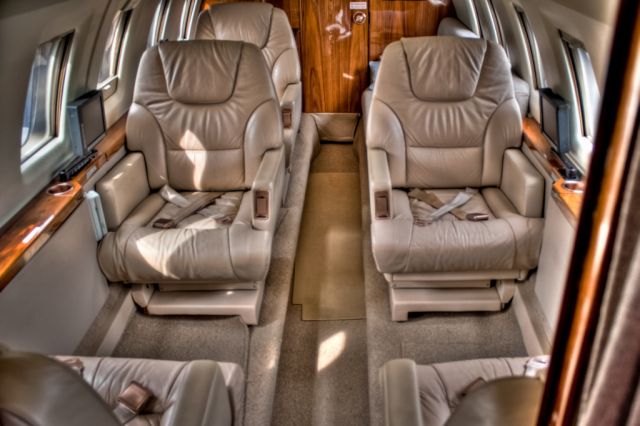 Hawker 800 (N406J)
