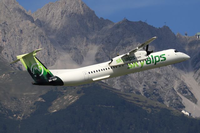 de Havilland Dash 8-400 (9H-SOP)