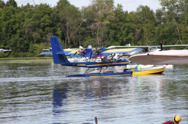 Mooney M-20 (N300MJ) - Oshkosh, WI seaplane base