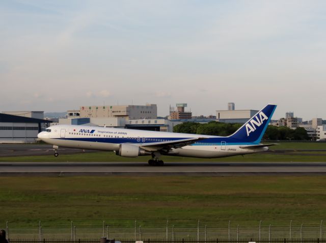 BOEING 767-300 (JA8569) - Take off to Sendai Airport(SDJ/RJSS).