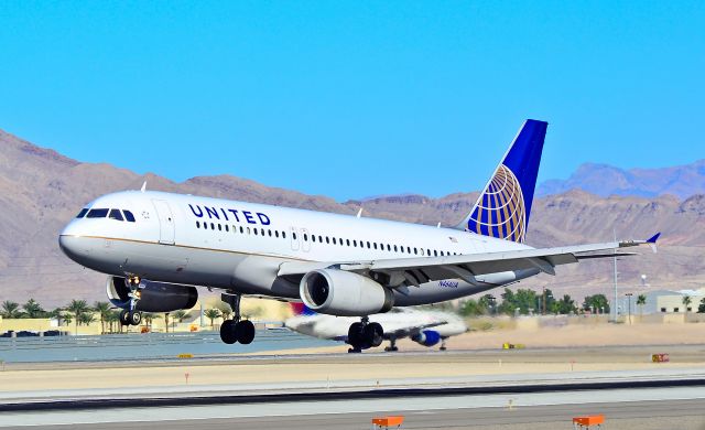 Airbus A320 (N464UA) - United Airlines Airbus A320-232 N464UA / 4664 (cn 1290) - Las Vegas - McCarran International (LAS / KLAS) USA - Nevada, October 28, 2011 Photo: Tomás Del Coro