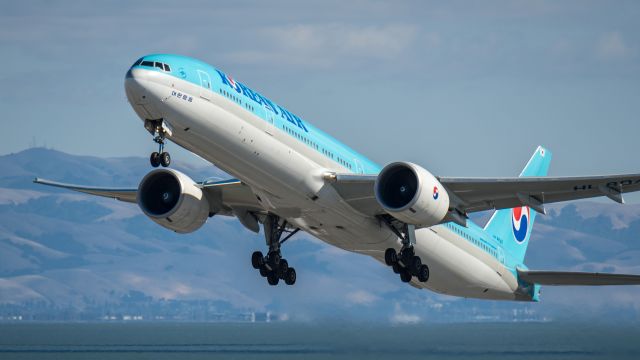 BOEING 777-300 (HL8041) - Lifting off from 28R back to Seoulbr /11/5/17