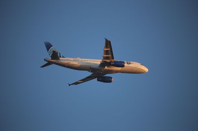 Airbus A320 (N488UA)