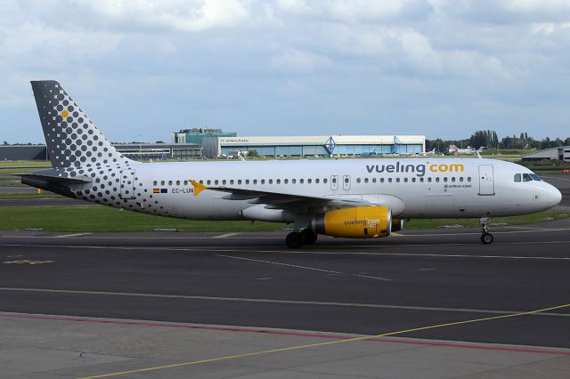 Airbus A320 (EC-LUN) - Taxiing after landing.