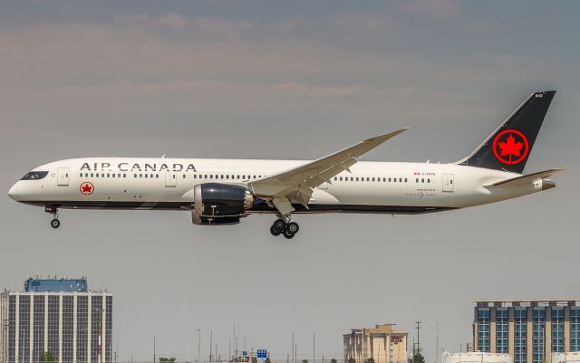 Boeing 787-9 Dreamliner (C-FRTG) - ACA837 arrives from Barajas Intl, Madrid