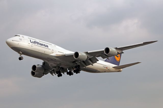 BOEING 747-8 (D-ABYR) - Lufthansa / Boeing 747-830 - MSN 37842 / D-ABYR / MMMX 05/2019